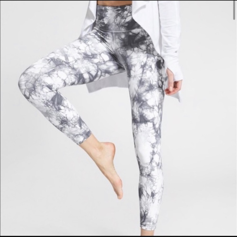Athleta - Tie Dye Salutation 7/8 Tight - Grey/Cobblestone (Plus)
